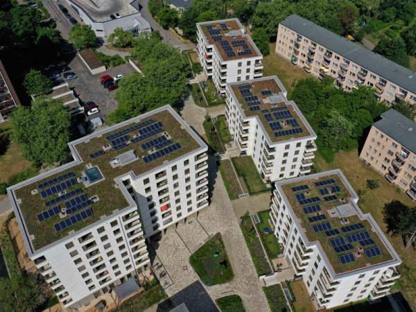 Solargründach von Optigrün auf Wohngebäuden